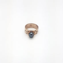 Charger l&#39;image dans la galerie, Bague en AG 925 (Sterling) Plaquée Or Rose 18k et Perle d&#39;eau douce véritable bleue grise style moderne texture point anneau large