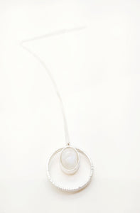 Pendentif Cercle sur Chaîne 18'' (45cm) en Argent 925 (Sterling) et Pierre de Lune Inspiration Style Rétro Design moderne épuré ajouré géométrique
